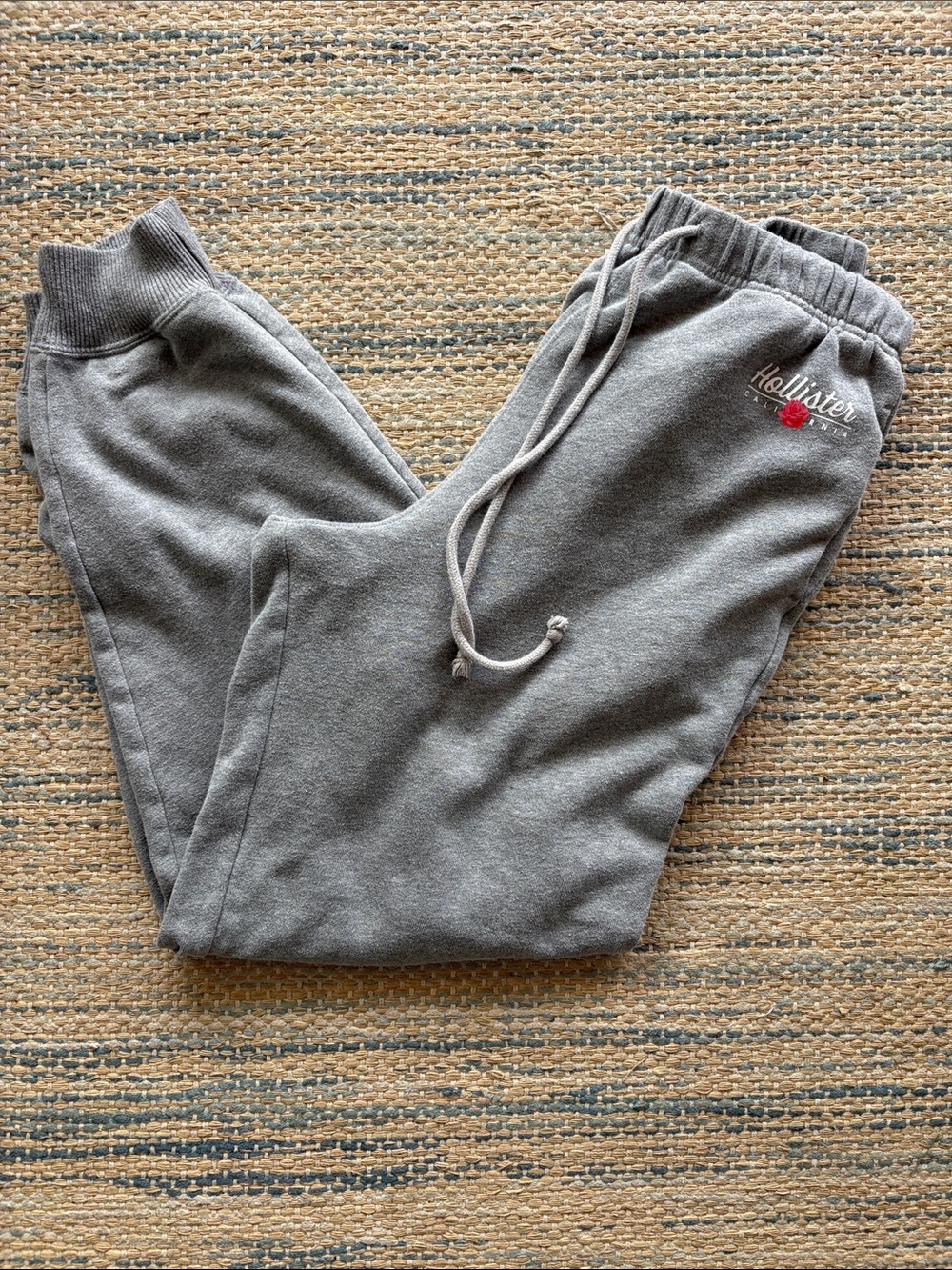 Cozy Hollister Heather Gray Baggy Jogger Sweatpants with Graphic - EUC, small